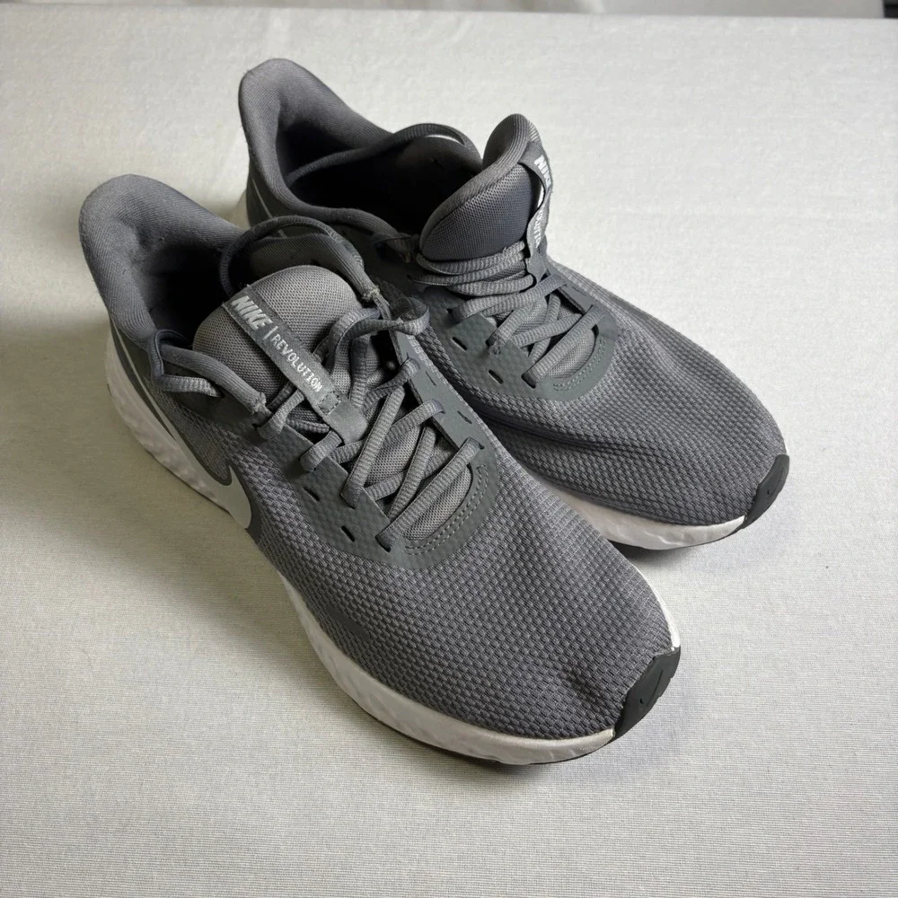 Men's Nike, Revolution 5 Running Shoes, Grey, 9.5